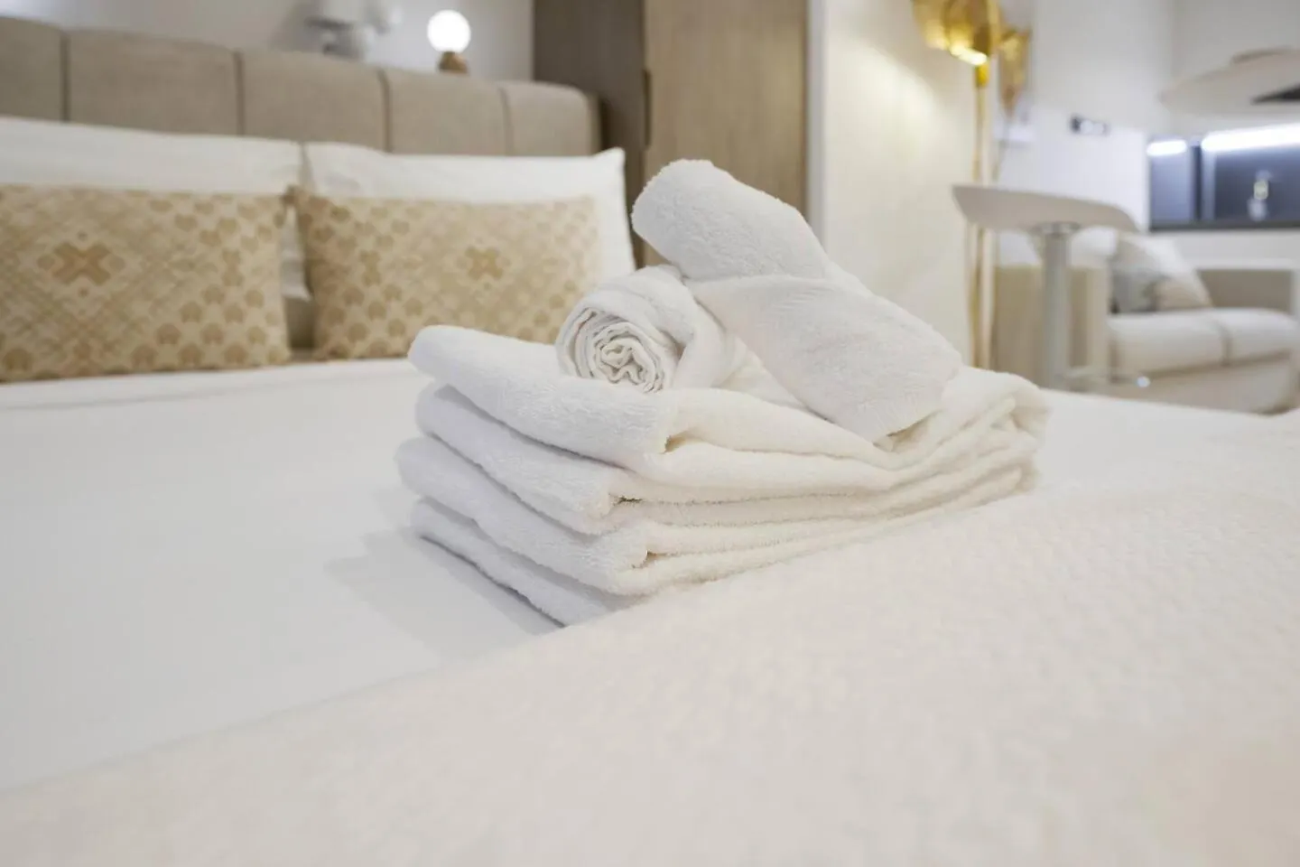 Glamorous Studio! Walk To Burj Khalifasleep 3! Dubai Apartment