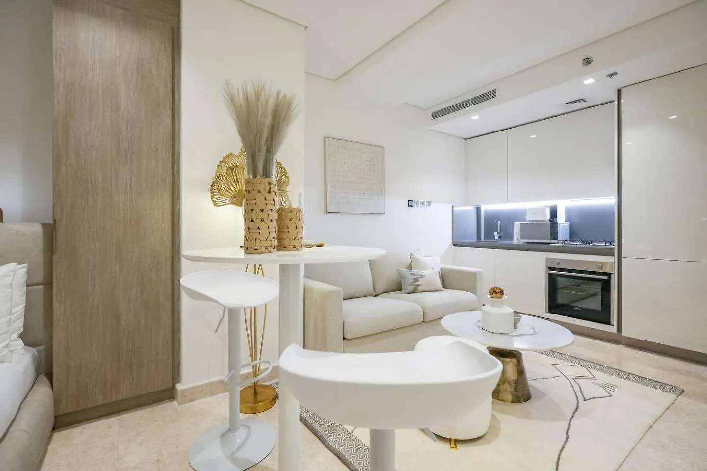 Glamorous Studio! Walk To Burj Khalifasleep 3! Dubai Apartment